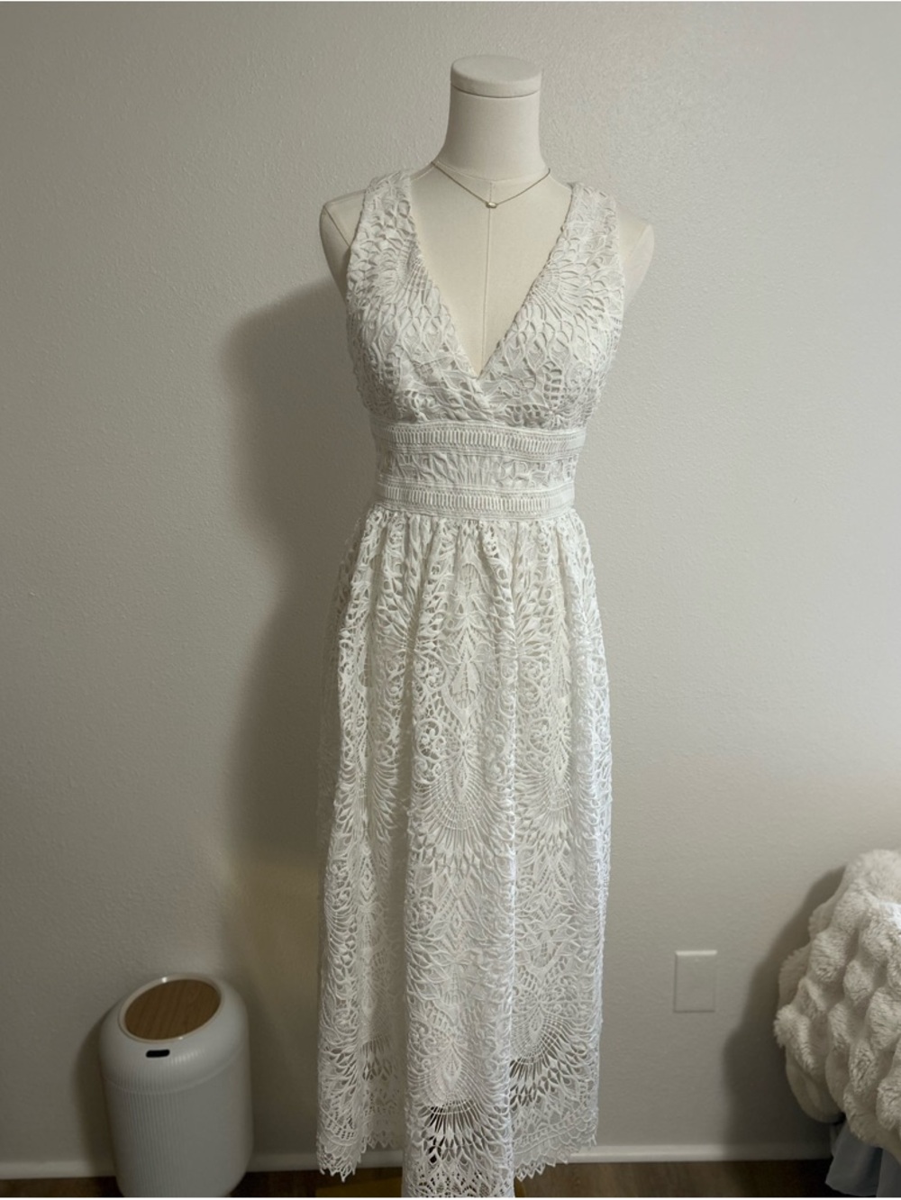 Shoshanna Midnight Christabella White V-Neck Sleeveless Midi Dress